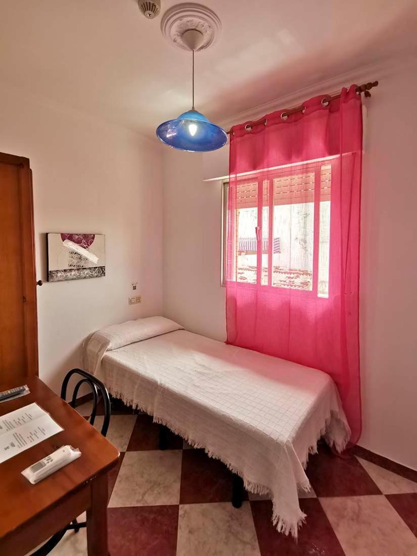Pension Hidalgo 1 Utrera Buitenkant foto