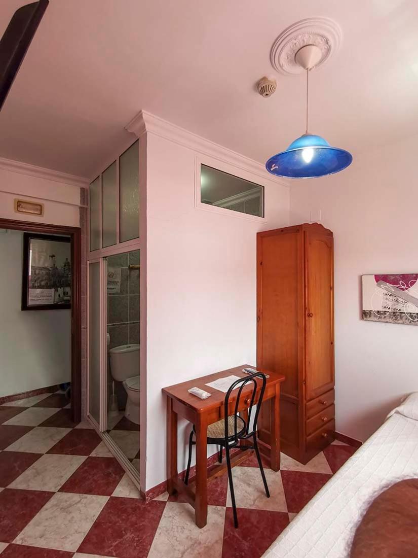Pension Hidalgo 1 Utrera Buitenkant foto